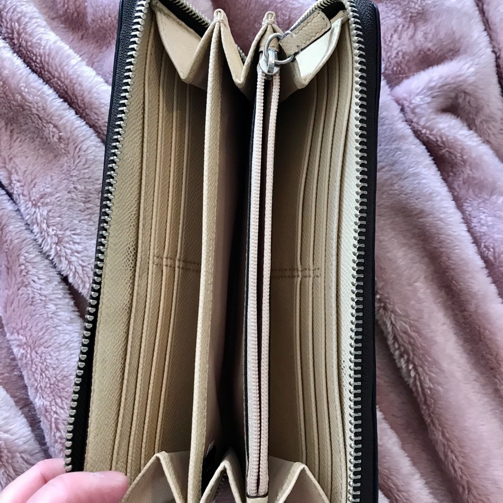Coach wallet. Rare. Authentic. - Picture 6 of 7